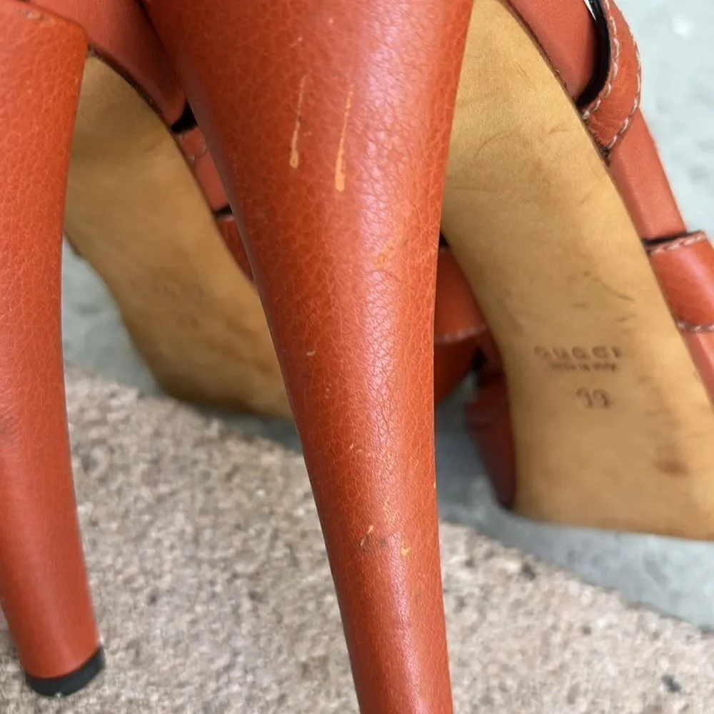 Gucci horse fit platform sandals